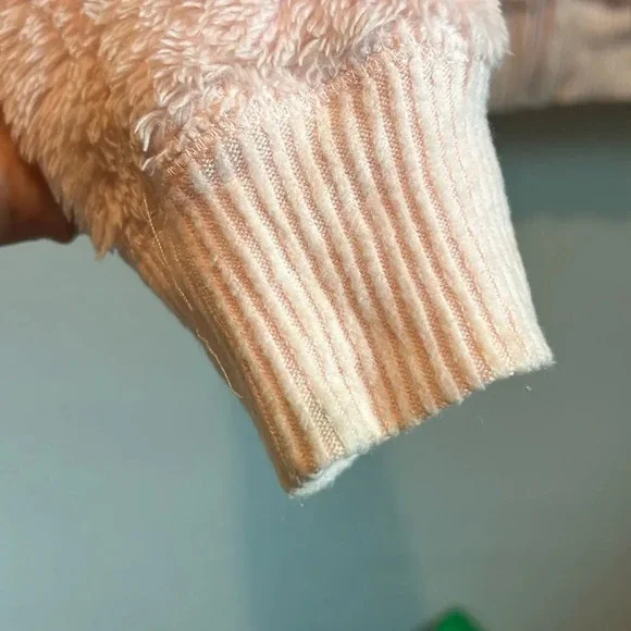 Hollister XS fuzzy pink soft zip up hoodie logo sleeve - Picture 3 of 10